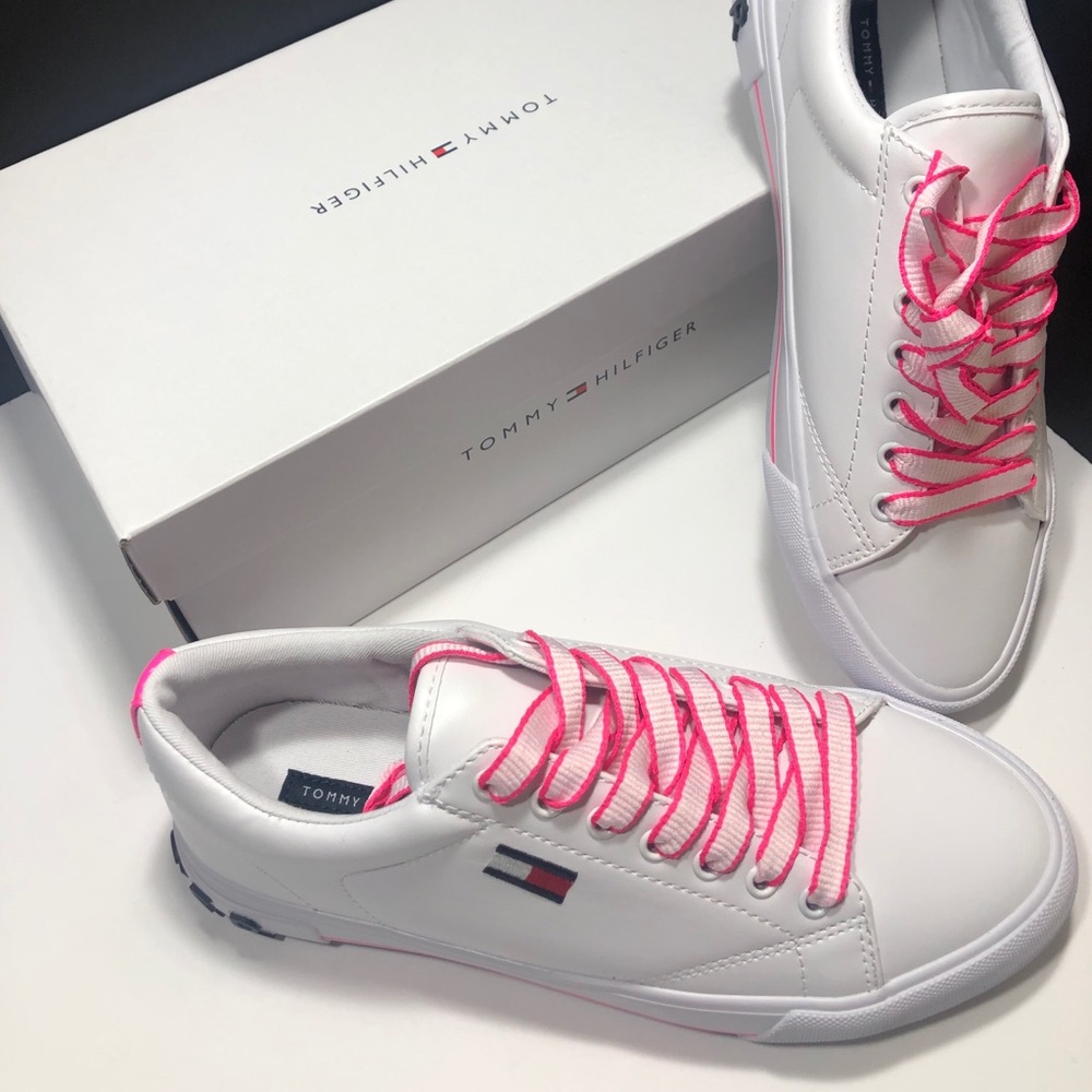 NEW⭐️⭐️⭐️TOMMY HILFIGER FLINT SNEAKERS